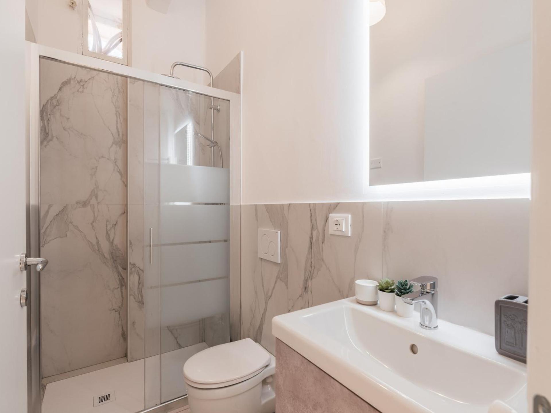 The Best Rent - Spacious One-Bedroom Apartment Near Colosseum Rom Exteriör bild