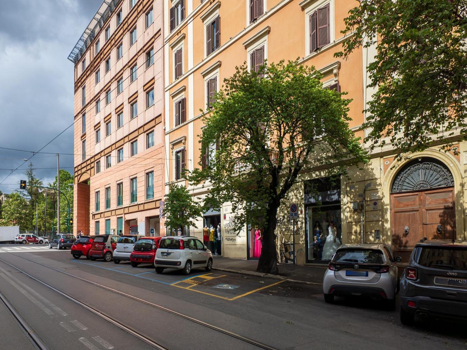 The Best Rent - Spacious One-Bedroom Apartment Near Colosseum Rom Exteriör bild